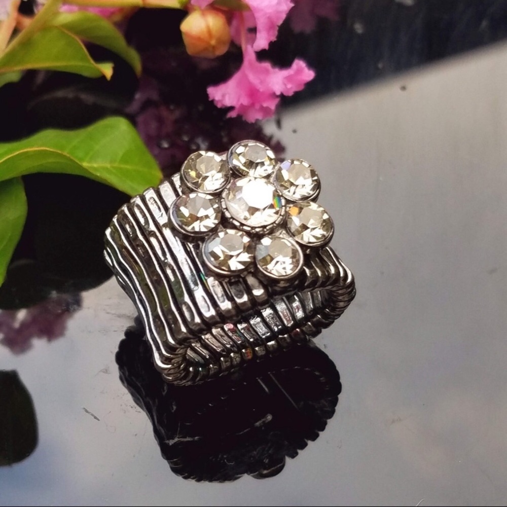 🆕Vintage Style Rhinestone Flower Stretch Ring - Picture 5 of 5